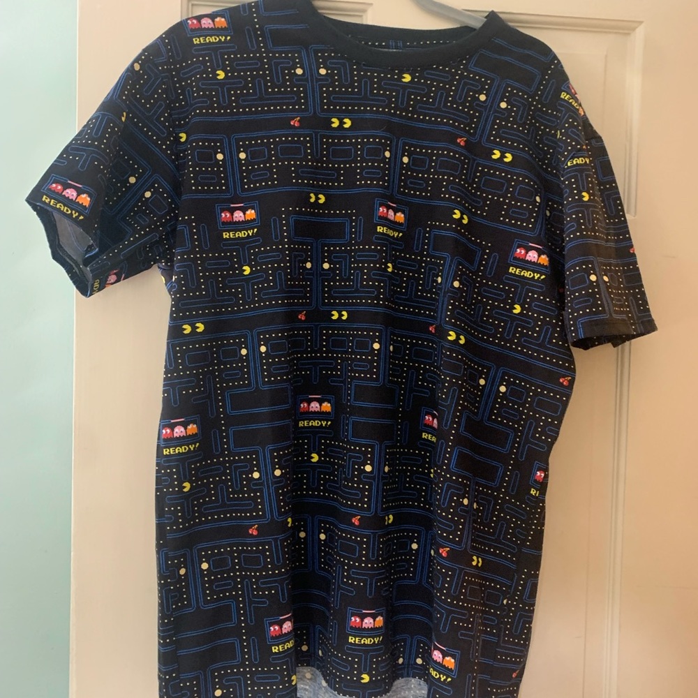 Pac Man tee NWOT Large